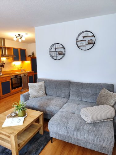 05_wohnzimmer_offen-haus-bergharmonie-tschagguns-montafon