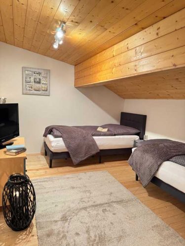 Ferienzimmer Ferienwohnung Haus Bergharmonie Tschagguns Montafon – Zimmer mit Einzelbetten für Kinder oder Gäste