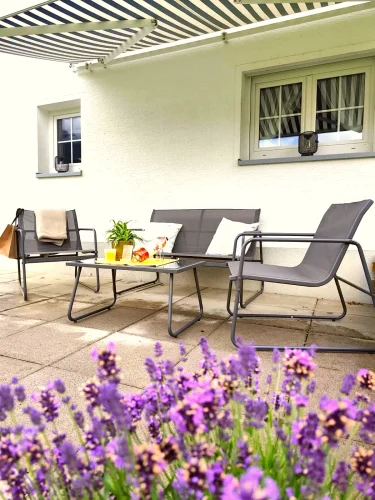 garten-terrasse-frontalansicht-haus-bergharmonie-tschagguns-montafon
